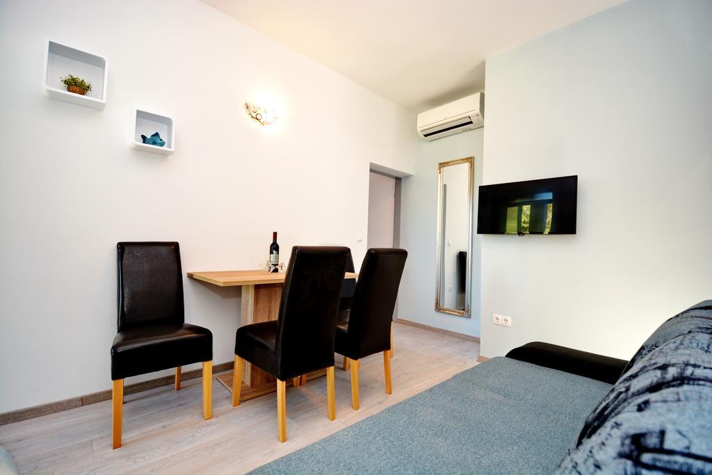 Apartments Clara Nin Kültér fotó